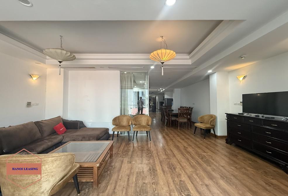 Big size 03 bedrooms apartment for rent in Truc Bach area, Ba Dinh, Ha Noi