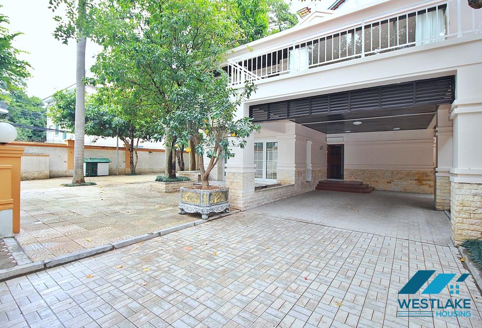 Fully serviced and spacious villa for rent in Tay Ho, Ha Noi
