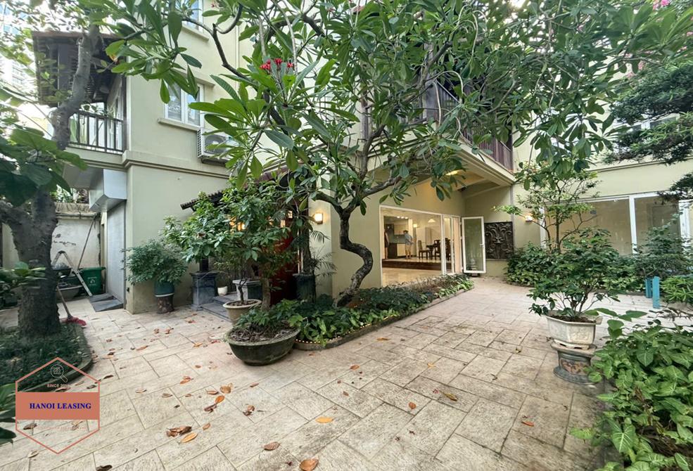 Garden and well-designed villa for rent in Tay Ho, Ha Noi