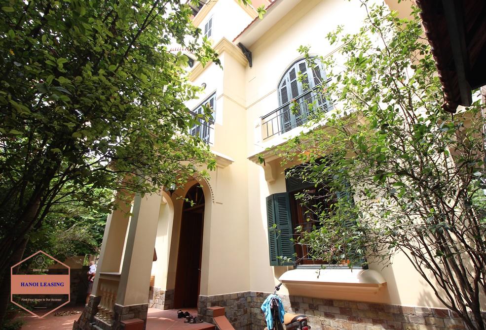Bright, clean and well maintained house for rent in Tay Ho