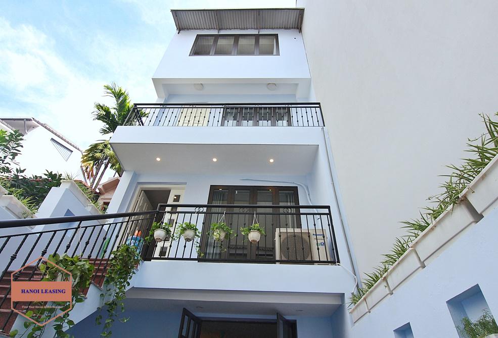 NIce house for rent in Tay Ho Street, Ha Noi.