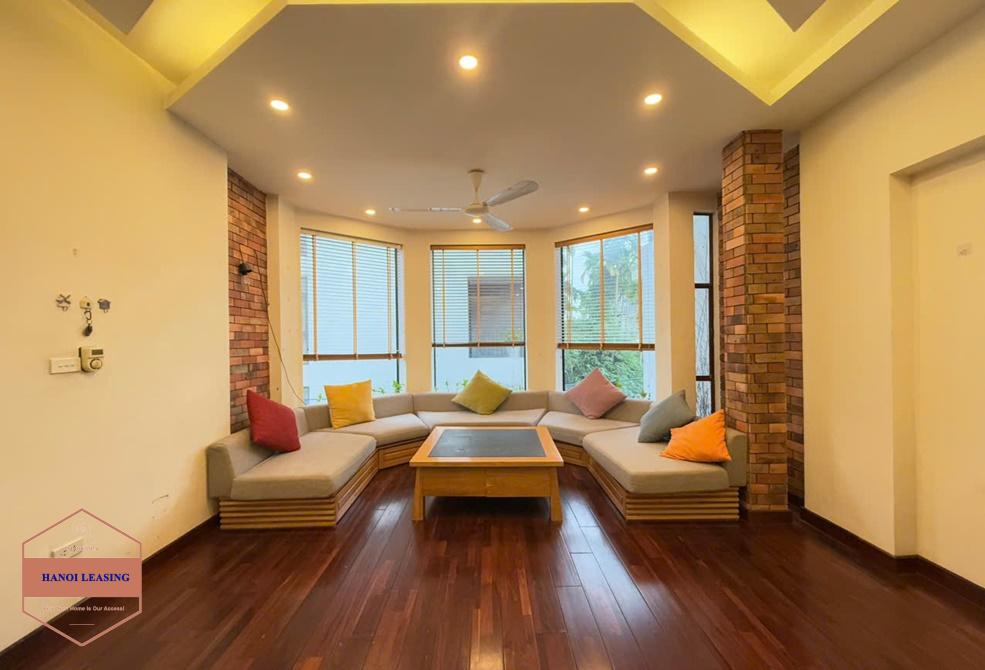 02 Bedrooms apartment with high ceiling for rent in Dang Thai Mai st, Tay Ho