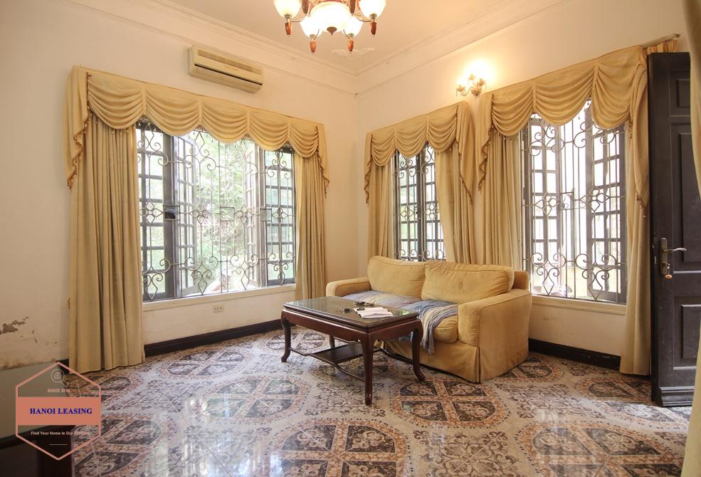 House for rent in Tay Ho alley with small yard large terrace
