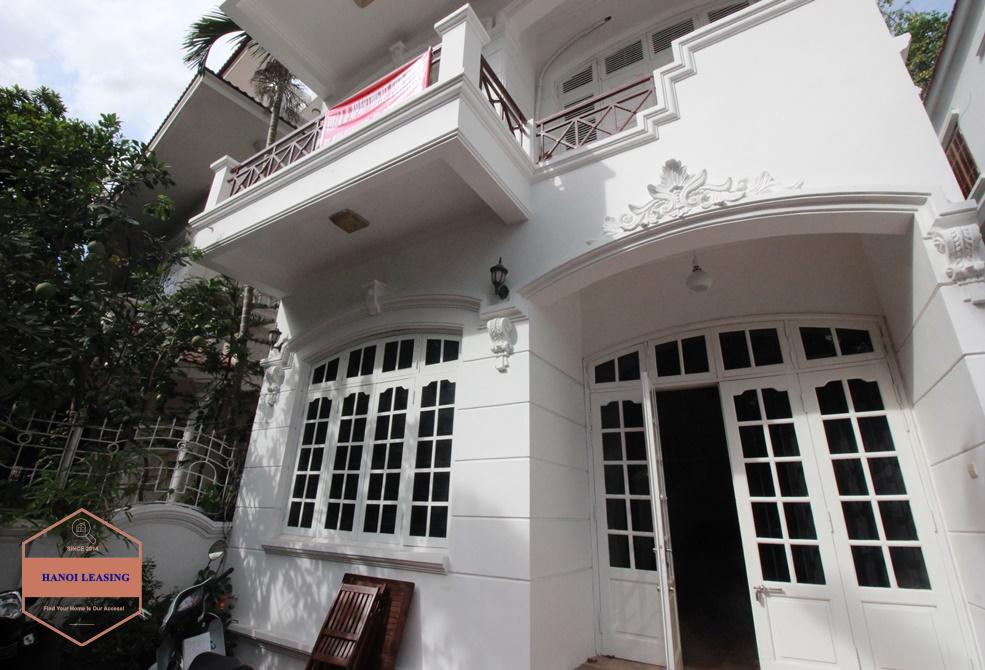 Lakeside house with small yard and nice terrace for rent in Tay Ho