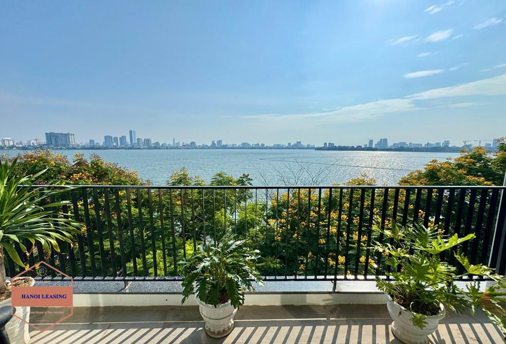 Lake view apartment with 3 bedrooms for rent in Vu Mien, Tay Ho