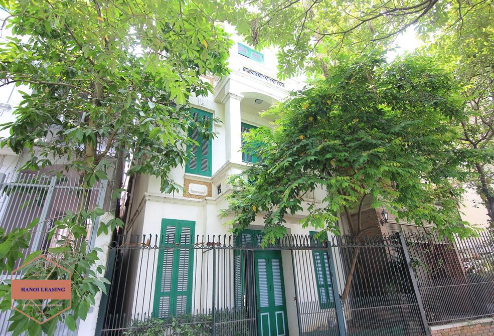 Lovely house with 6 bedrooms on the lakeside of Westlake Tay Ho