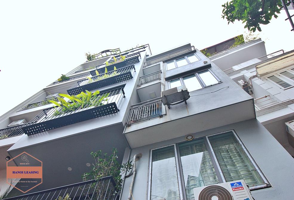 Modern hosue with elevator for rent in the central of Tay Ho district