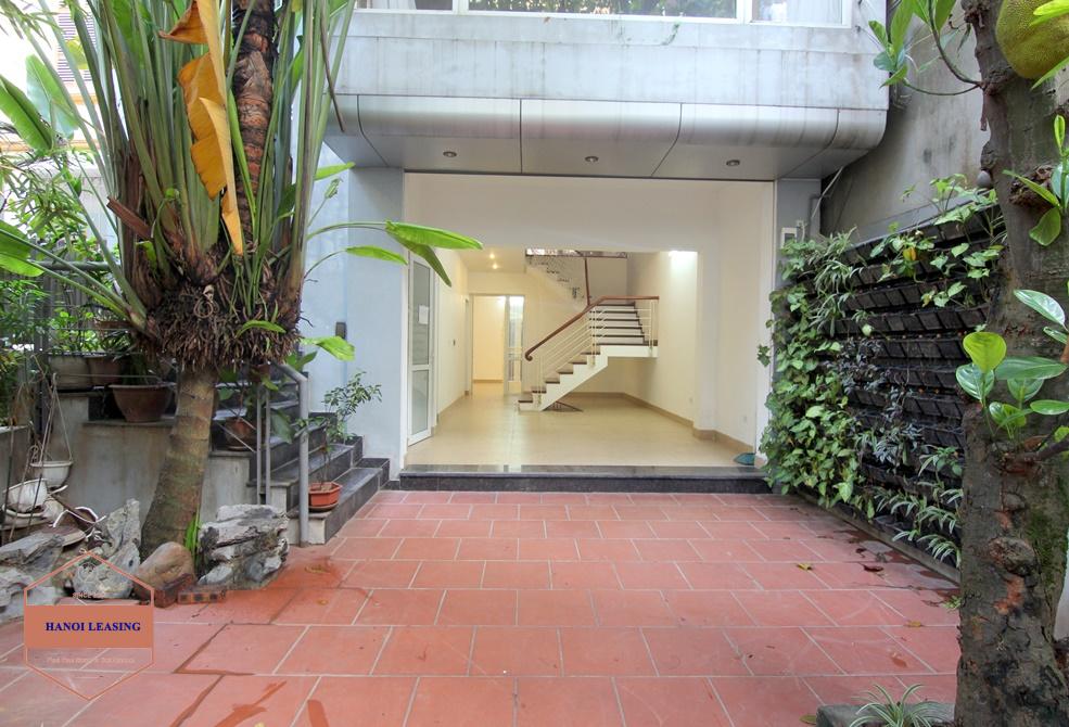 A nice 5 bedrooms house avaible for rent in Tay Ho district, Hanoi