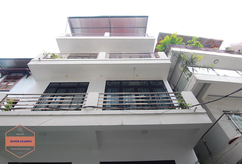Spacious brand new house with 4 bedrooms for rent on Dang Thai Mai, Tay Ho, Hanoi