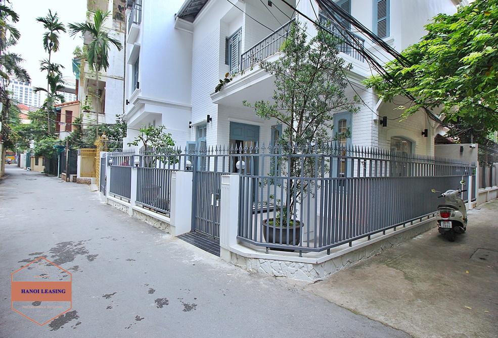 Four bedrooms house avaible for lease in Tay Ho district, Hanoi Four bedrooms house avaible for lease in Tay Ho district, Hanoi