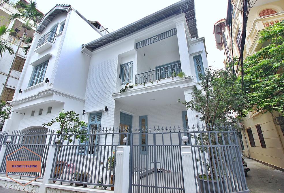Four bedrooms house avaible for lease in Tay Ho district, Hanoi