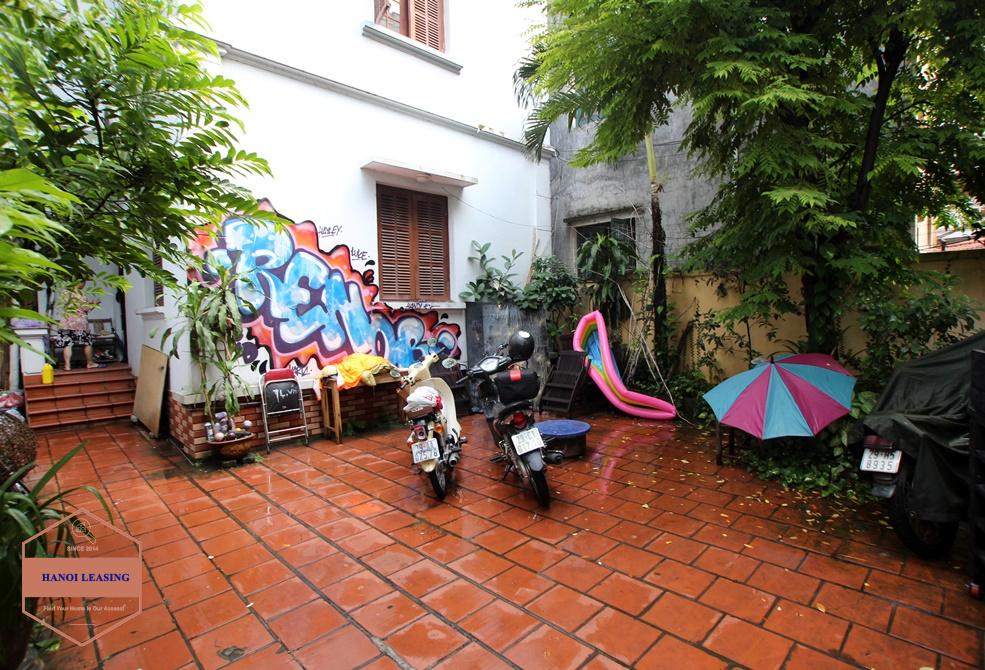 Nice house with big yard for lease in Dang Thai Mai st, Tay Ho, Hanoi