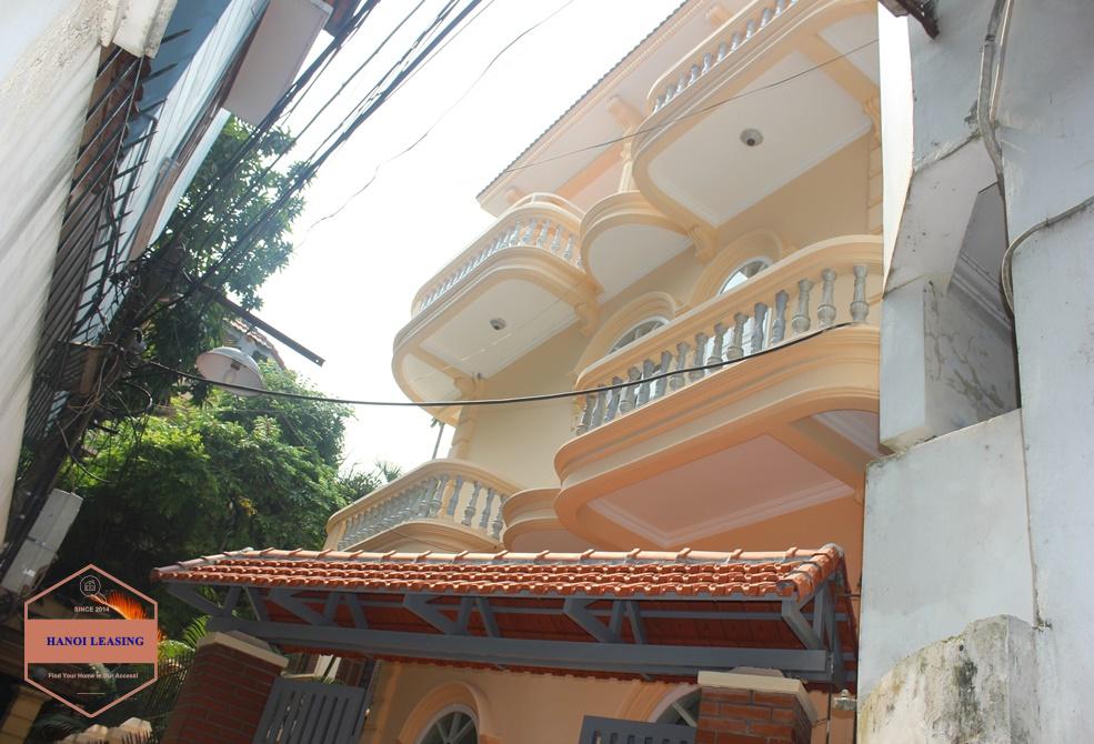 Bright renovated house wiwth 3 bedrooms and a huge garden for rent in Westlake Tay Ho, Hanoi
