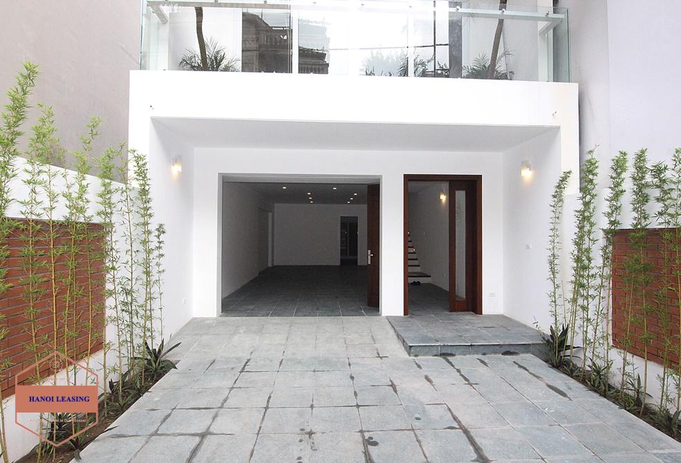 Beautiful large -sized house for rent on Dang Thai Mai, Tay Ho, Hanoi