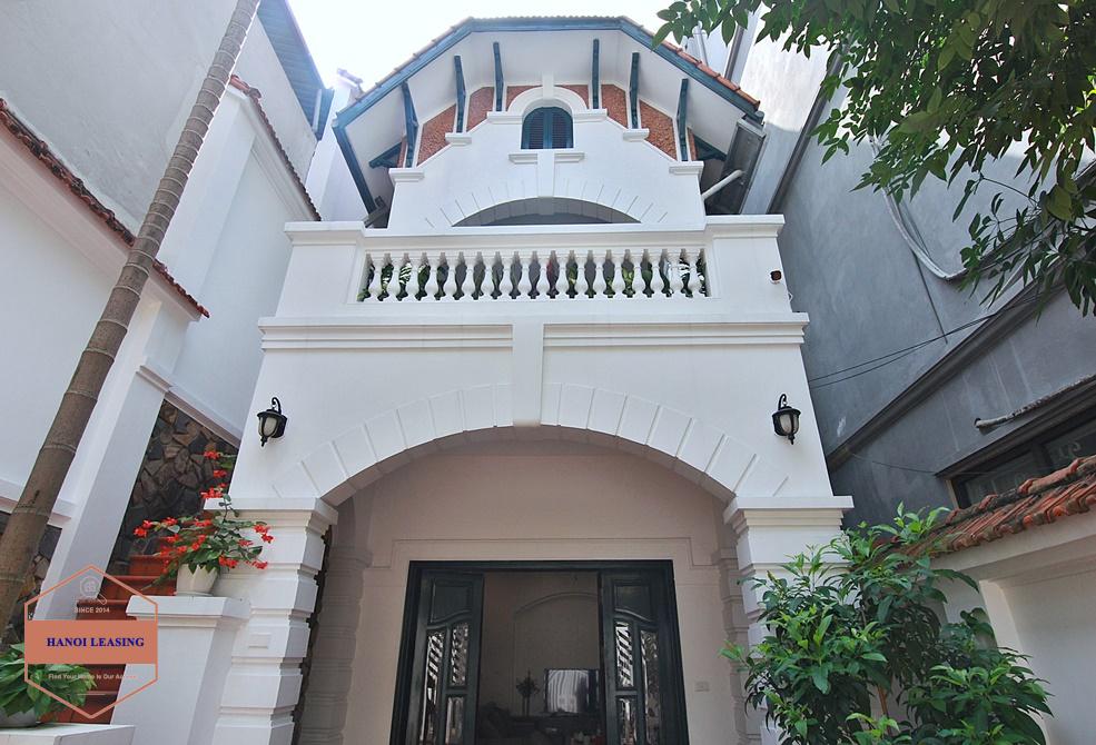 Renovated French villa for rent in Tay Ho, high ceiling, lots of outside space