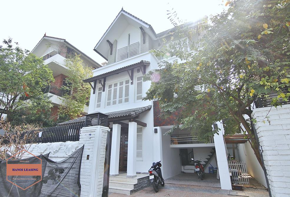 Modern and Elegant Lake view villa for rent in Tay Ho