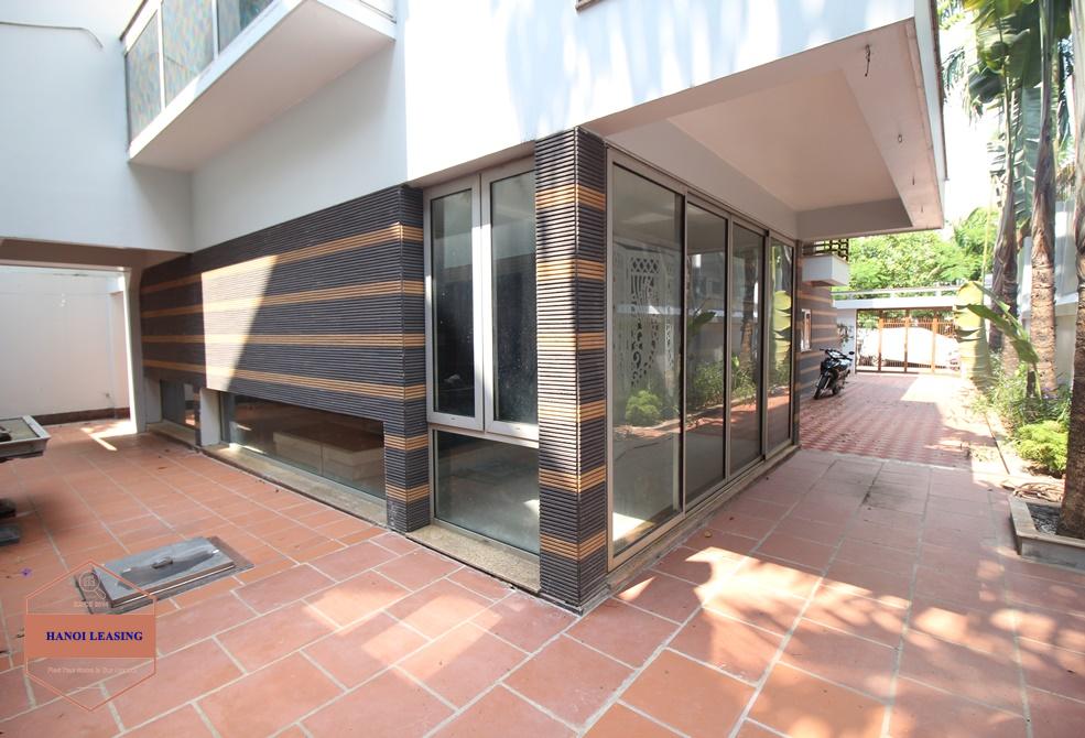 Beautiful house with 4 bedrooms for rent in Quang An ward, Tay Ho district