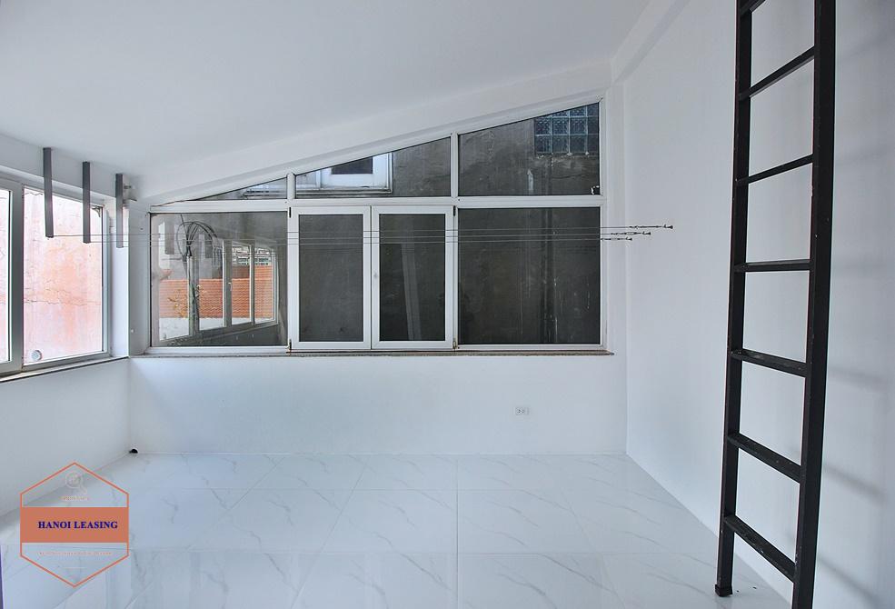 Lake view unfurnished house for rent in Dang Thai Mai, Tay Ho Lake view unfurnished house for rent in Dang Thai Mai, Tay Ho