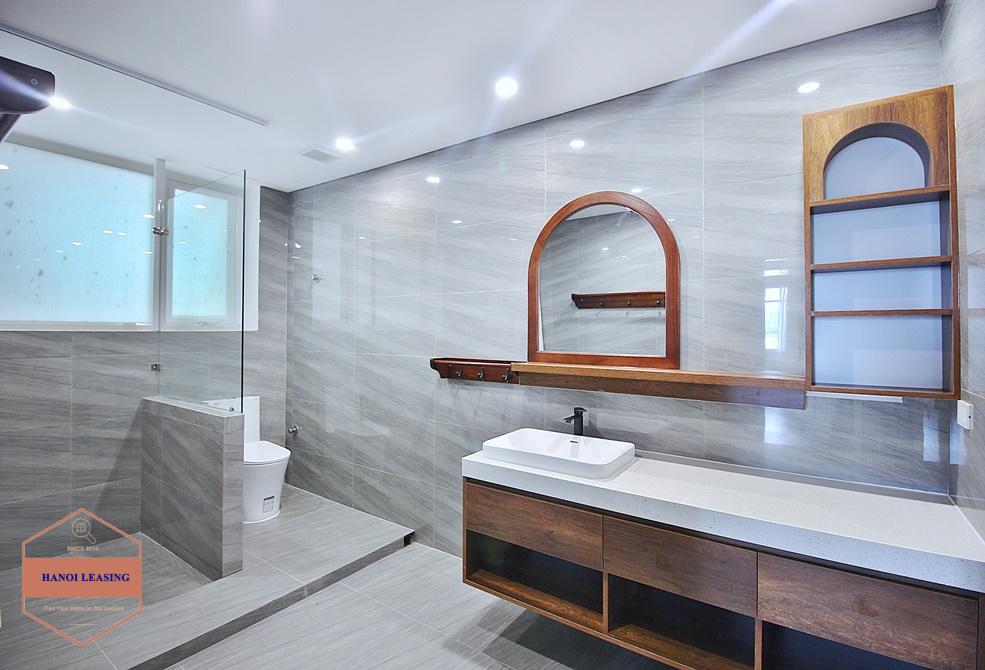 Lake view unfurnished house for rent in Dang Thai Mai, Tay Ho Lake view unfurnished house for rent in Dang Thai Mai, Tay Ho