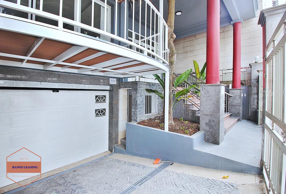 Lake view unfurnished house for rent in Dang Thai Mai, Tay Ho Lake view unfurnished house for rent in Dang Thai Mai, Tay Ho