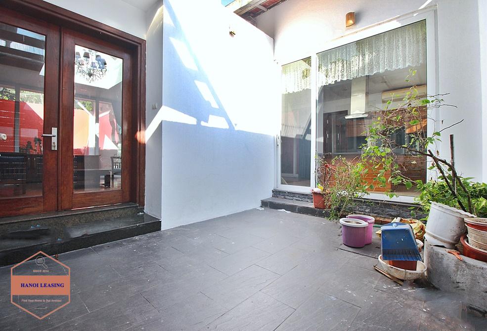 Beautiful house and nice house for rent in Tay Ho area, Hanoi