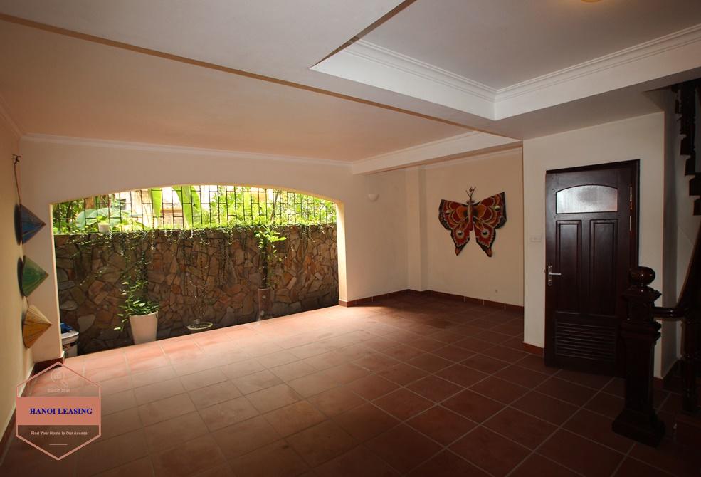 House for rent with 4 bedrooms and 4 bathrooms in Westlake, Tay Ho district, Hanoi