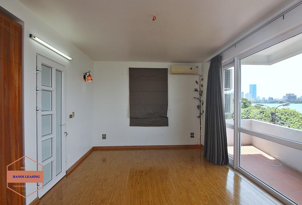Lake view and unfurniture house for rent in Tay Ho area Lake view and unfurniture house for rent in Tay Ho area