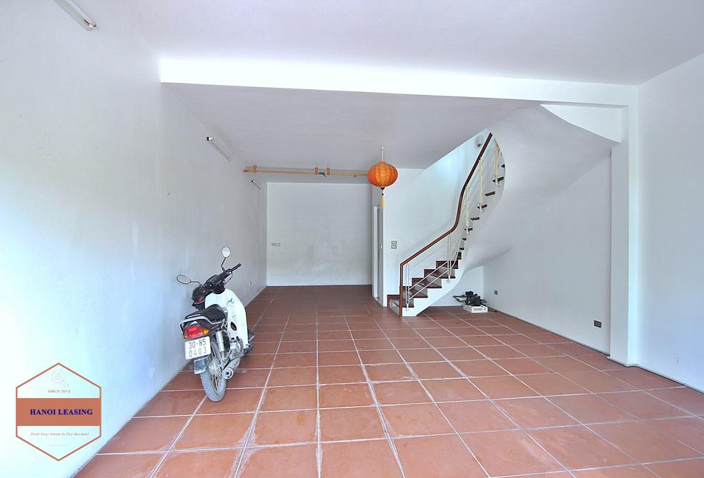 Lake view and unfurniture house for rent in Tay Ho area Lake view and unfurniture house for rent in Tay Ho area