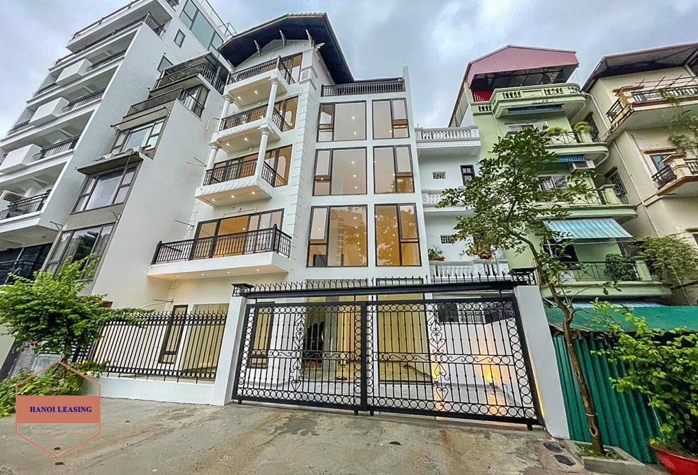 Beautiful house with elevator for open restaurants/office and living in Tu Hoa, Tay Ho, Ha Noi
