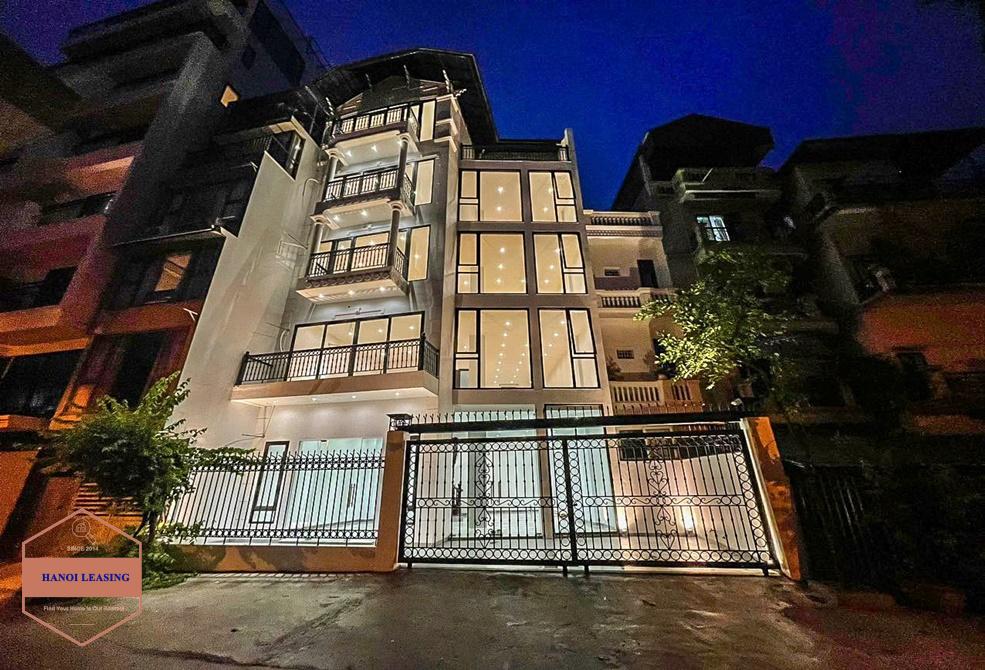 Beautiful house with elevator for open restaurants/office and living in Tu Hoa, Tay Ho, Ha Noi Beautiful house with elevator for open restaurants/office and living in Tu Hoa, Tay Ho, Ha Noi