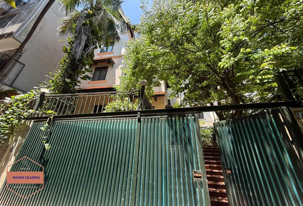 A huge garden house for rent in Au Co st, Tay Ho District 