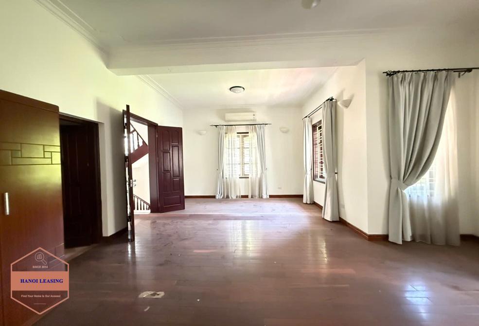 A huge garden house for rent in Au Co st, Tay Ho District A huge garden house for rent in Au Co st, Tay Ho District