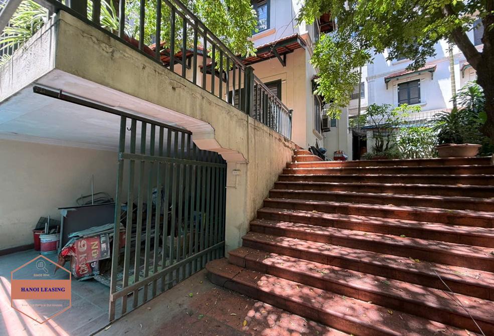 A huge garden house for rent in Au Co st, Tay Ho District A huge garden house for rent in Au Co st, Tay Ho District