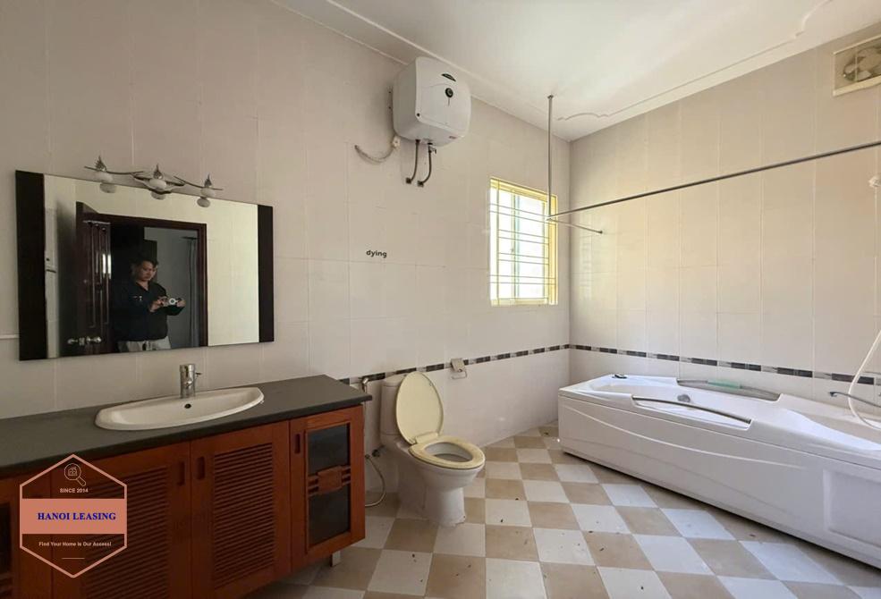 A huge garden house for rent in Au Co st, Tay Ho District A huge garden house for rent in Au Co st, Tay Ho District