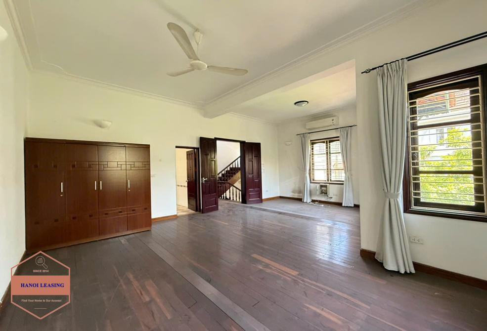 A huge garden house for rent in Au Co st, Tay Ho District A huge garden house for rent in Au Co st, Tay Ho District