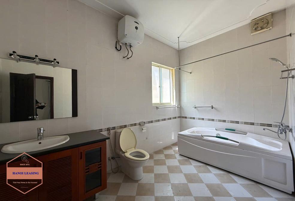 A huge garden house for rent in Au Co st, Tay Ho District A huge garden house for rent in Au Co st, Tay Ho District