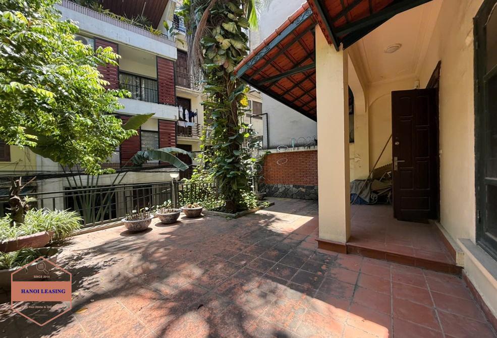 A huge garden house for rent in Au Co st, Tay Ho District A huge garden house for rent in Au Co st, Tay Ho District