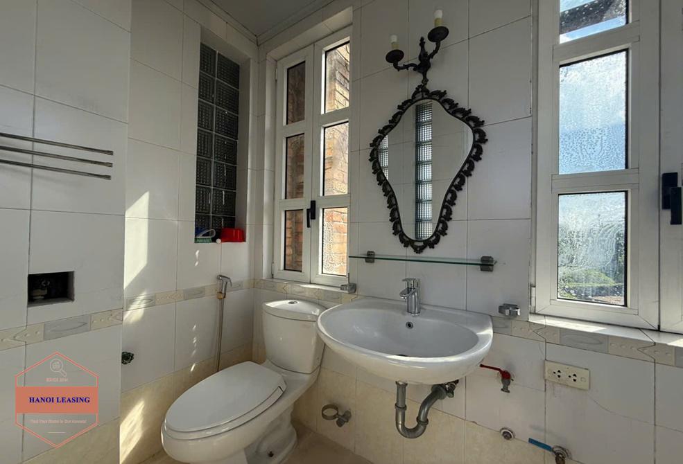 Beautifull house with nice rooftop for rent in Tu Hoa st, Tay Ho Beautifull house with nice rooftop for rent in Tu Hoa st, Tay Ho