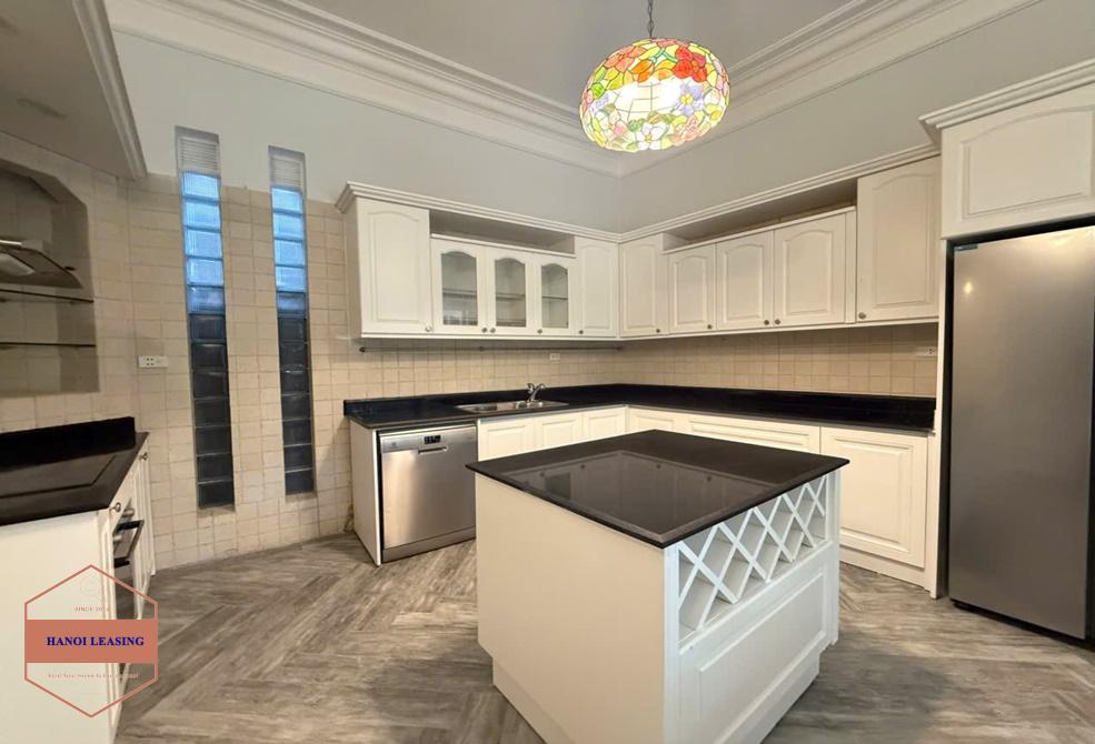 Beautifull house with nice rooftop for rent in Tu Hoa st, Tay Ho Beautifull house with nice rooftop for rent in Tu Hoa st, Tay Ho