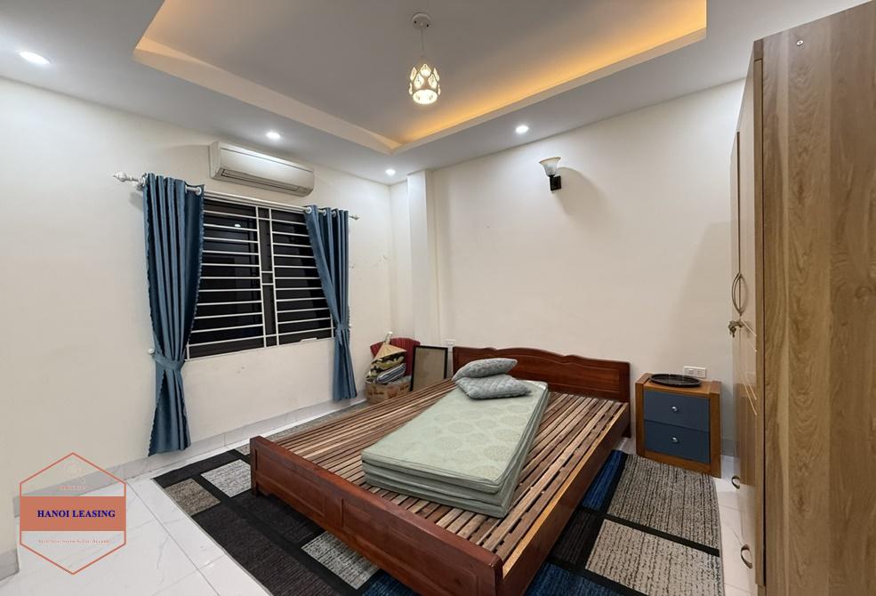 Nice house with couryard for rent in Nghi Tam st, Tay Ho Nice house with couryard for rent in Nghi Tam st, Tay Ho