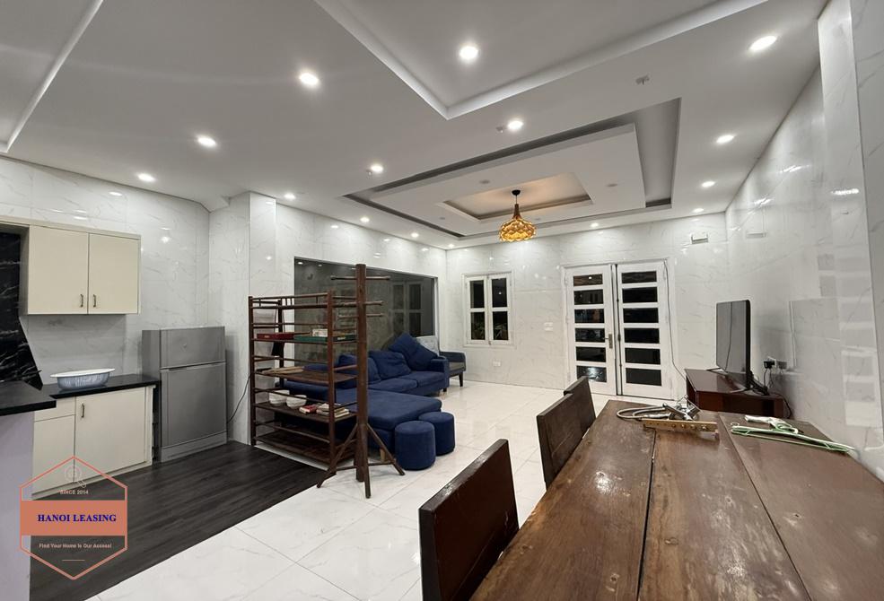 Nice house with couryard for rent in Nghi Tam st, Tay Ho Nice house with couryard for rent in Nghi Tam st, Tay Ho