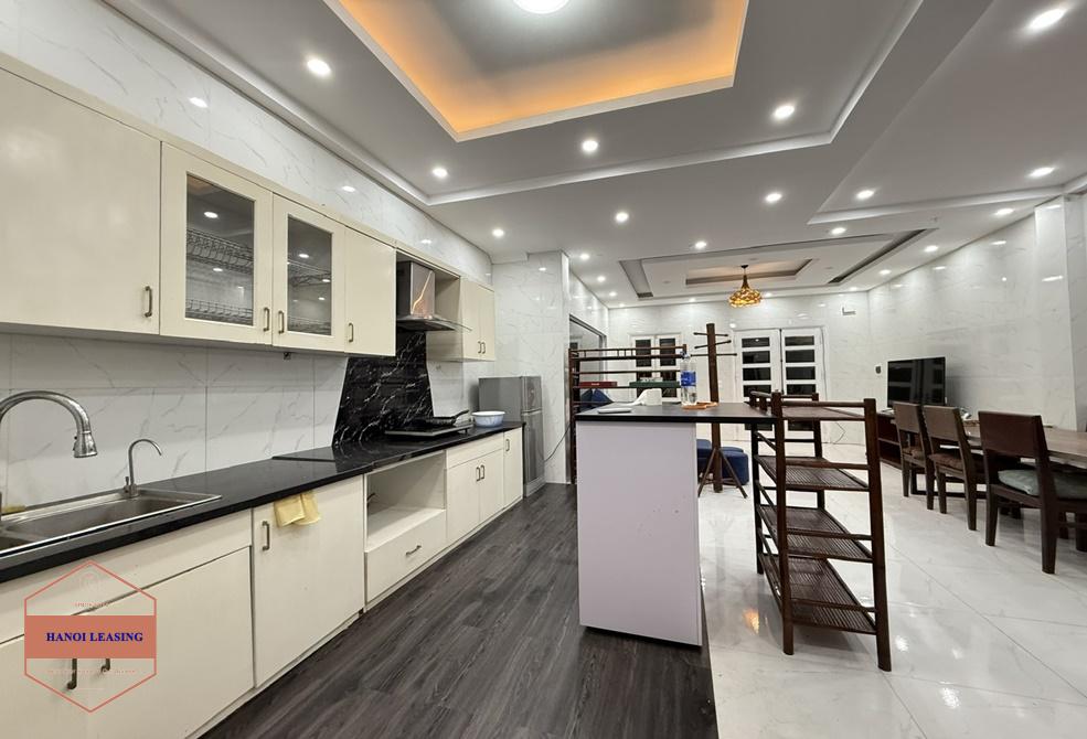 Nice house with couryard for rent in Nghi Tam st, Tay Ho Nice house with couryard for rent in Nghi Tam st, Tay Ho