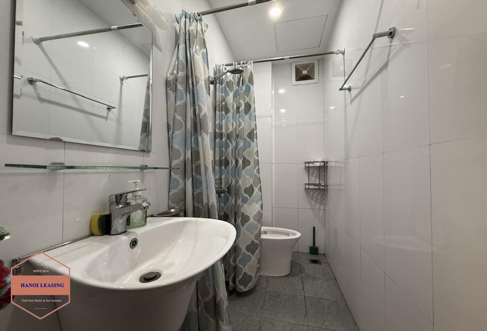 Nice house with couryard for rent in Nghi Tam st, Tay Ho Nice house with couryard for rent in Nghi Tam st, Tay Ho