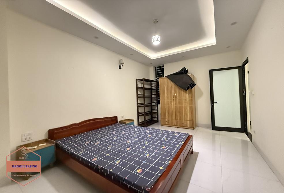 Nice house with couryard for rent in Nghi Tam st, Tay Ho Nice house with couryard for rent in Nghi Tam st, Tay Ho