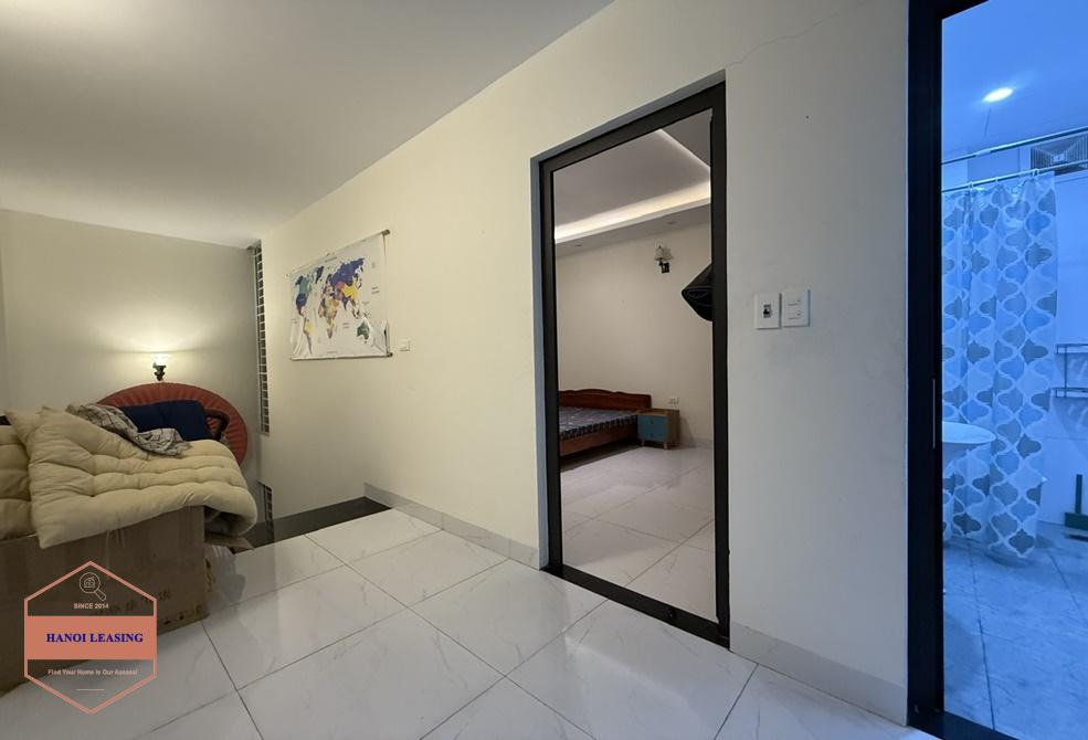 Nice house with couryard for rent in Nghi Tam st, Tay Ho Nice house with couryard for rent in Nghi Tam st, Tay Ho