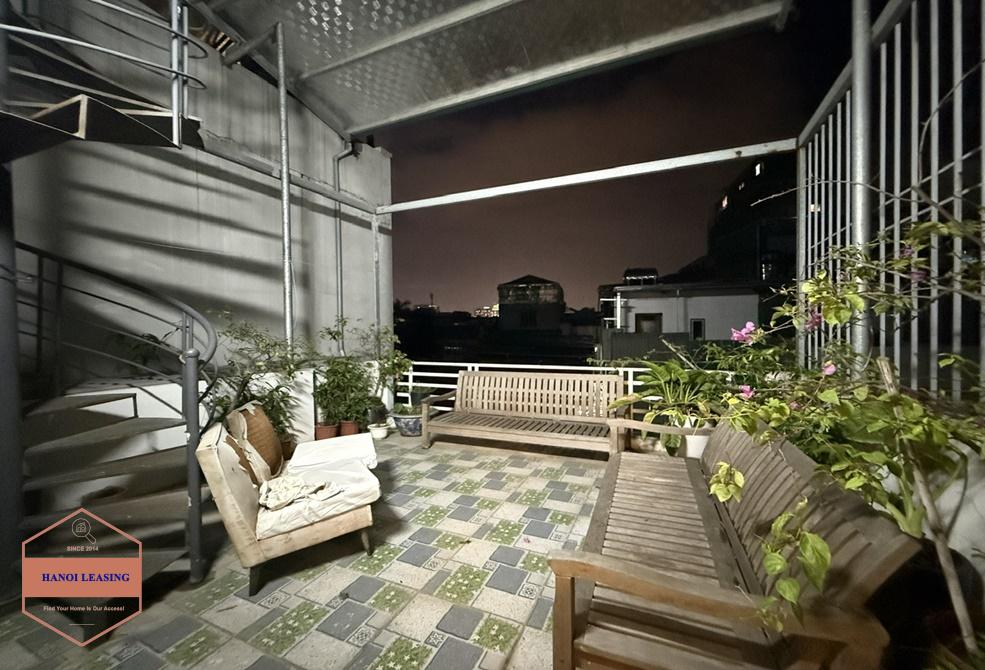 Nice house with couryard for rent in Nghi Tam st, Tay Ho Nice house with couryard for rent in Nghi Tam st, Tay Ho