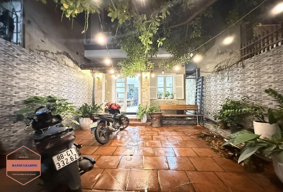 Nice house with couryard for rent in Nghi Tam st, Tay Ho
