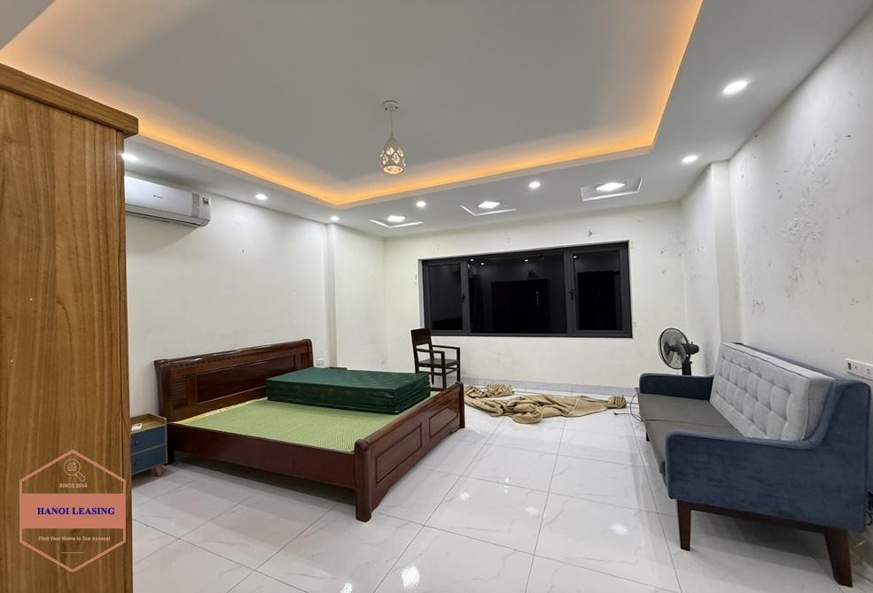 Nice house with couryard for rent in Nghi Tam st, Tay Ho Nice house with couryard for rent in Nghi Tam st, Tay Ho