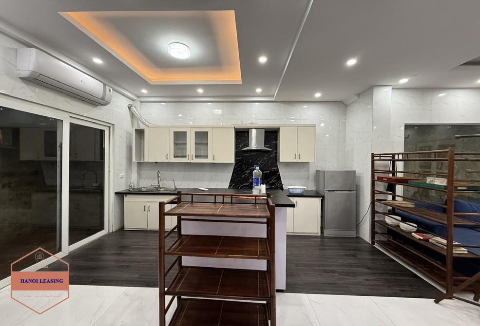 Nice house with couryard for rent in Nghi Tam st, Tay Ho Nice house with couryard for rent in Nghi Tam st, Tay Ho