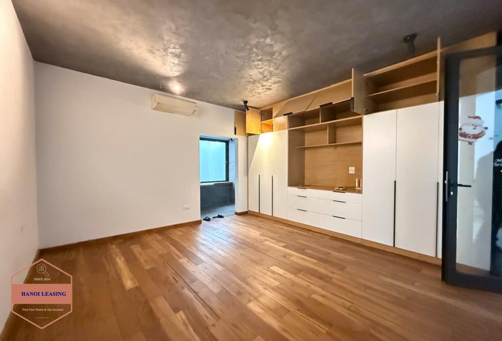 Three bedrooms house for rent in Co Linh st, Long Bien Three bedrooms house for rent in Co Linh st, Long Bien